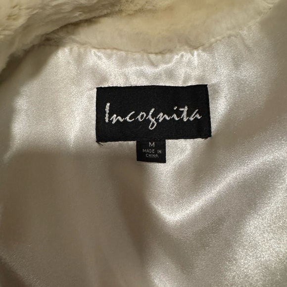 Incognita Elegant Cream Faux Fur Coat Size Medium - Picture 4 of 4